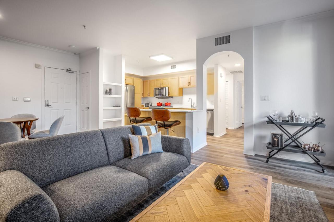 Hollywood 2br W Gym Pool Spa Nr Sunset Blvd Lax-202 Los Angeles